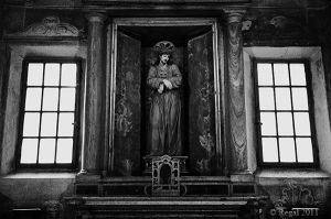 Christ and 2 windows Italy 07.jpg